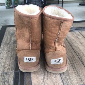 Ugg classic short tan boots